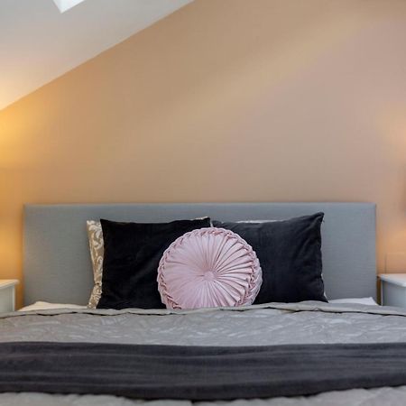 Unique Central 3 Floor Home With 4Bdrm, 3Bthrm Budapest Kültér fotó