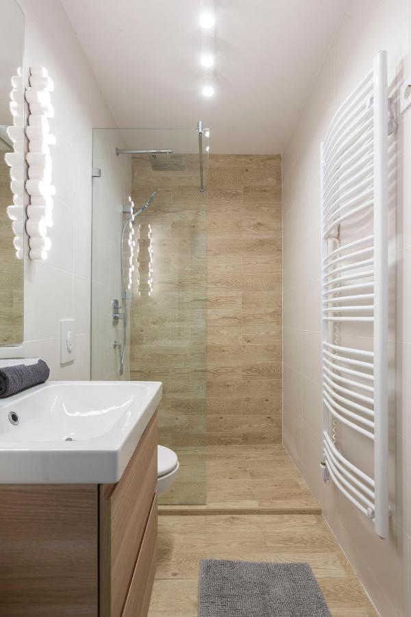 Unique Central 3 Floor Home With 4Bdrm, 3Bthrm Budapest Kültér fotó